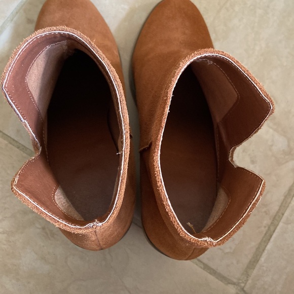 Suede like slip on Rusty tan boot size 8 - Picture 8 of 12